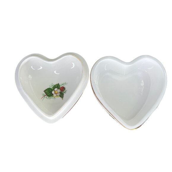 Vgt Hammersley Heart Shaped Hand-painted Bone China Trinket Box Strawberries - Picture 6 of 14